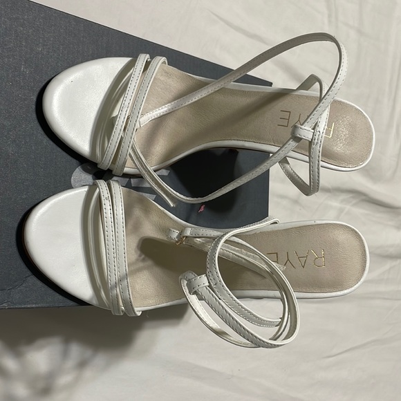 Raye sandals - Picture 1 of 3